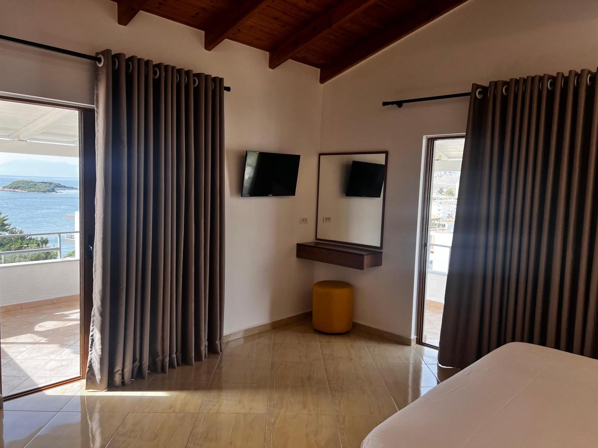 Dine Hotel Ksamil Esterno foto